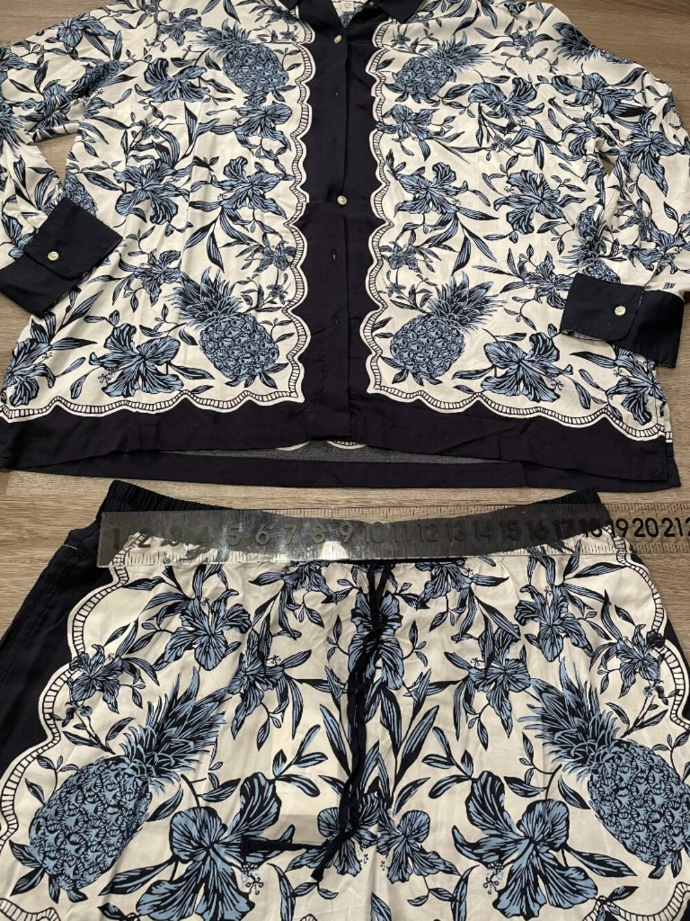 Pineapple Shirt and Shorts - Picture 10 of 16